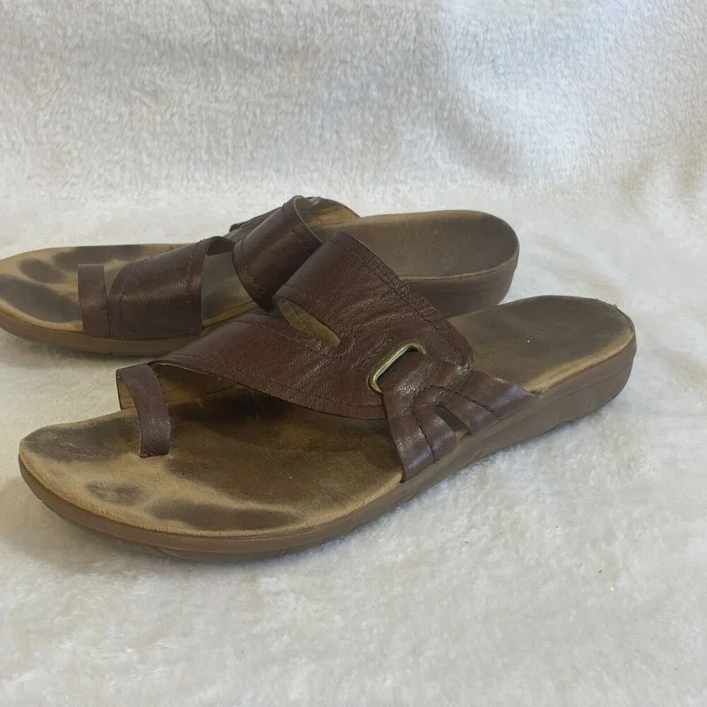 Bare Traps Jonnie‎ Brown Leather Slip On Thong Sandals Women's Shoes Size 7.5M